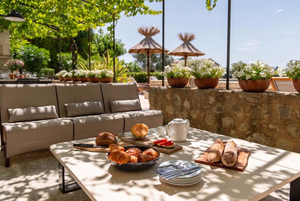 Photographs of Mas des Charmes villa in Provence - Image 19 of 39