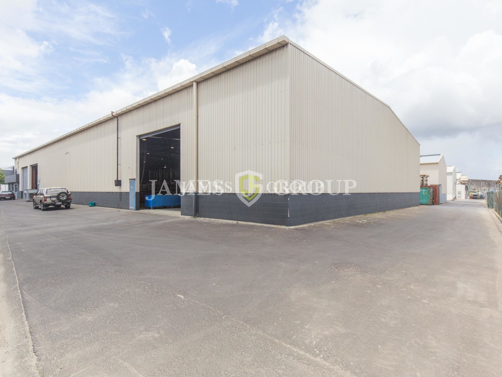 Drive-around Access & 7 Roller Doors | 1,681m²