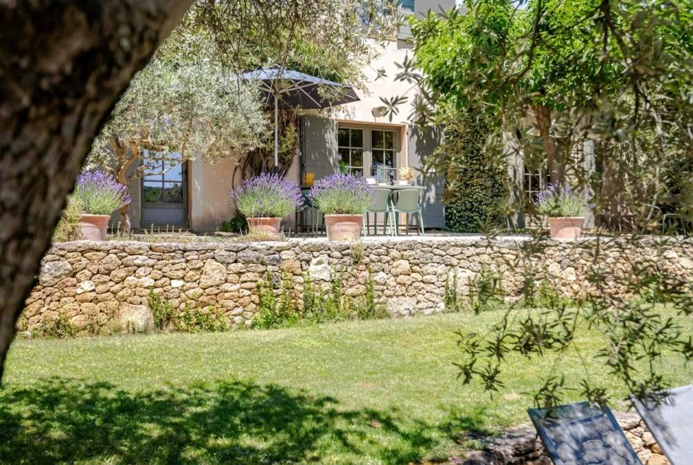 Photographs of Mas Rustrel villa in Provence - Image 25 of 26