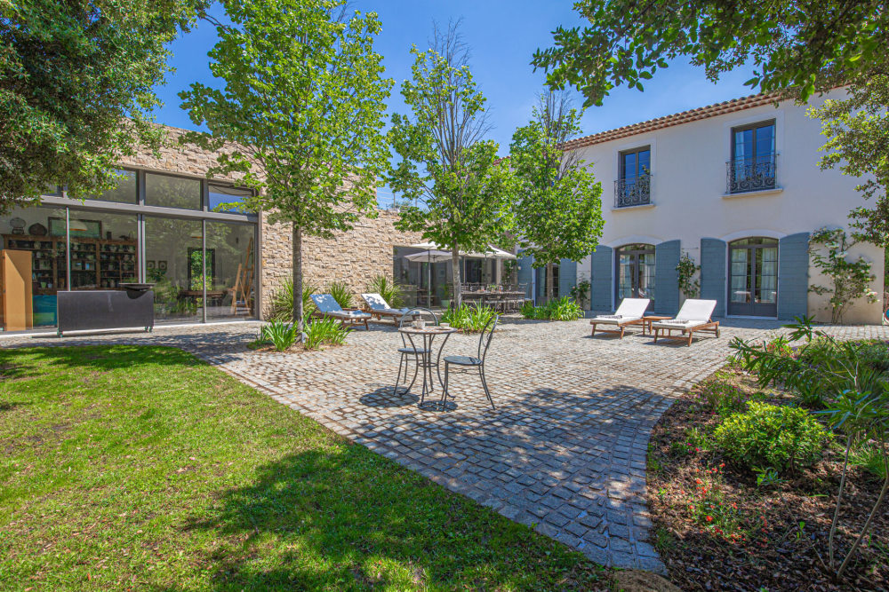 Photographs of Bastide des Carrieres villa in Provence - Image 1 of 43
