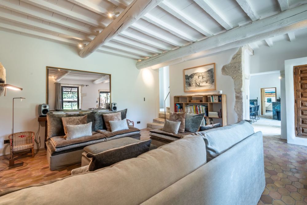 Photographs of Mas des Peintres villa in Provence - Image 12 of 46
