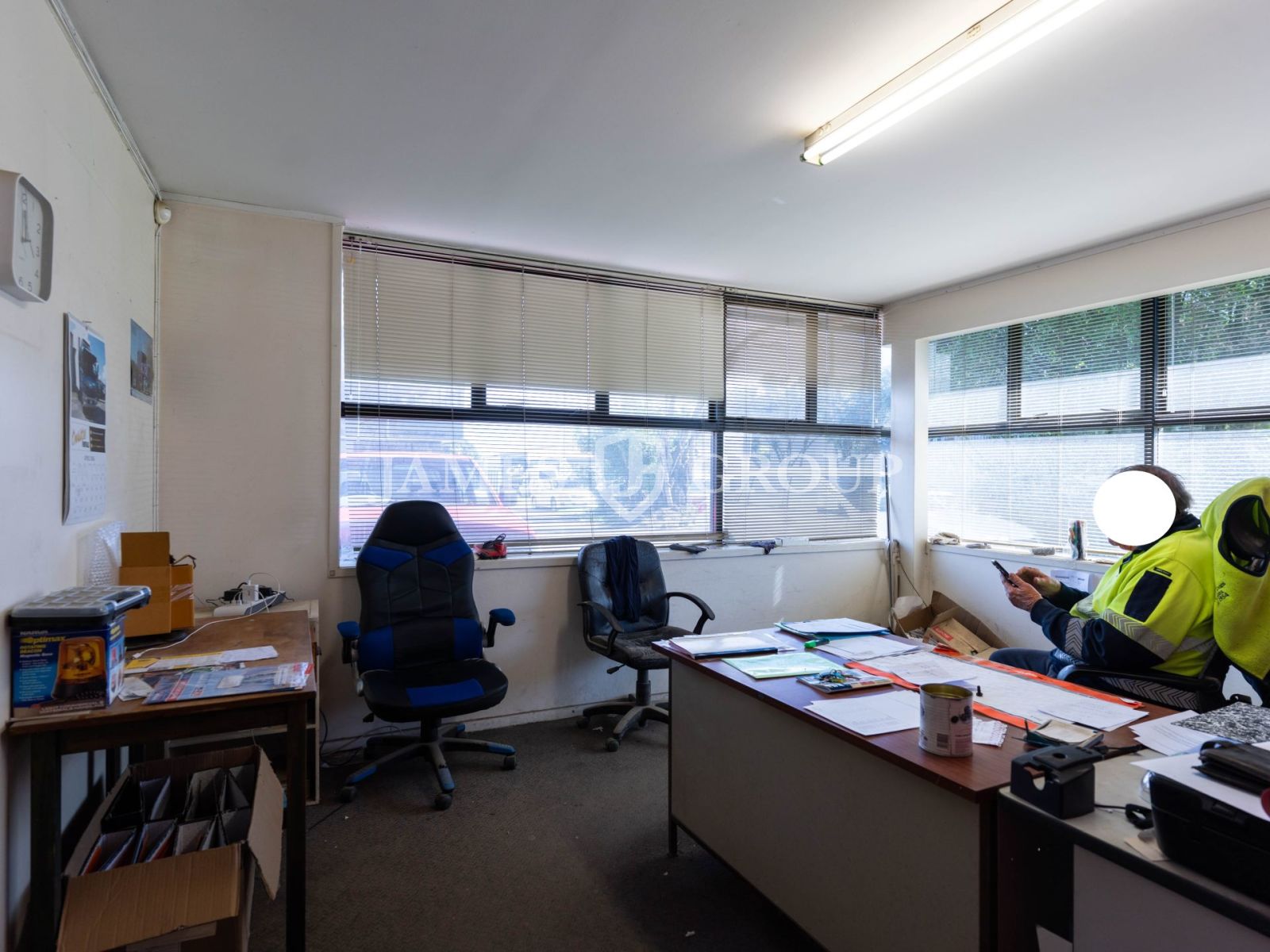 443m² Industrial Unit | Dual Roller Doors