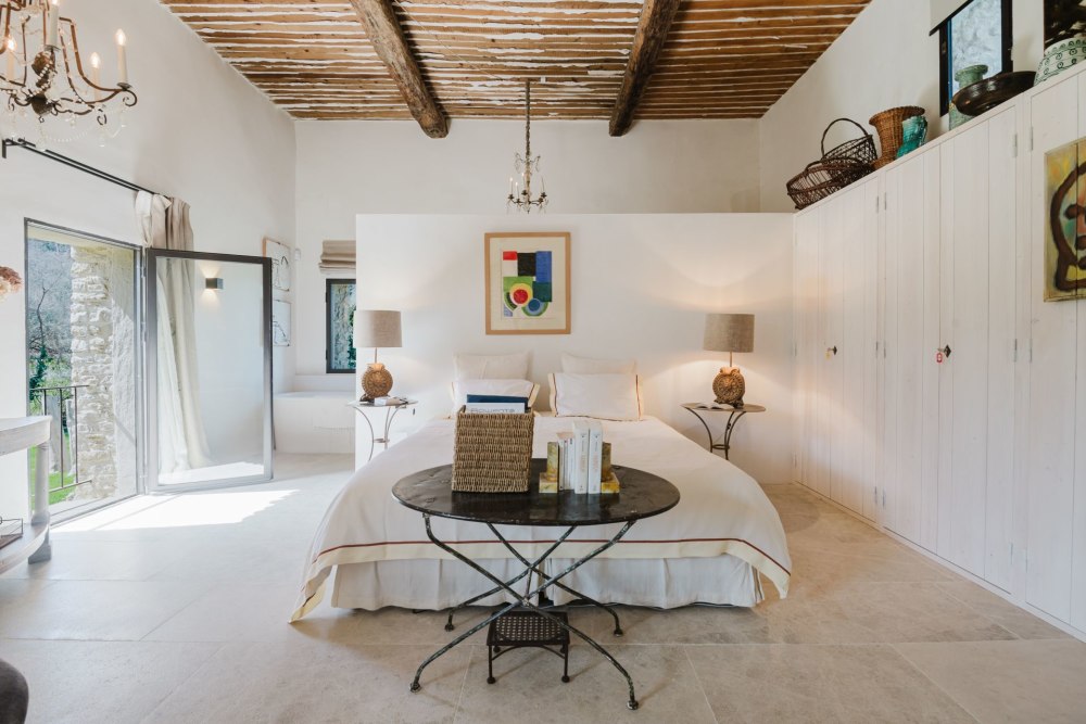 Photographs of Mas des Bleuets villa in Provence - Image 16 of 44