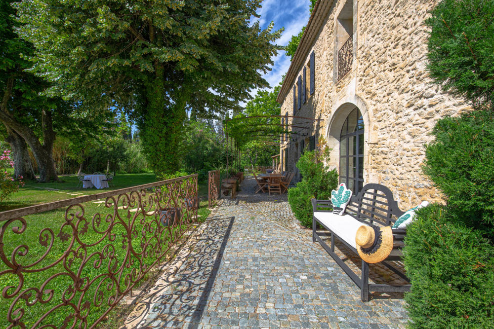 Photographs of Mas de la Sorgue villa in Provence - Image 40 of 45
