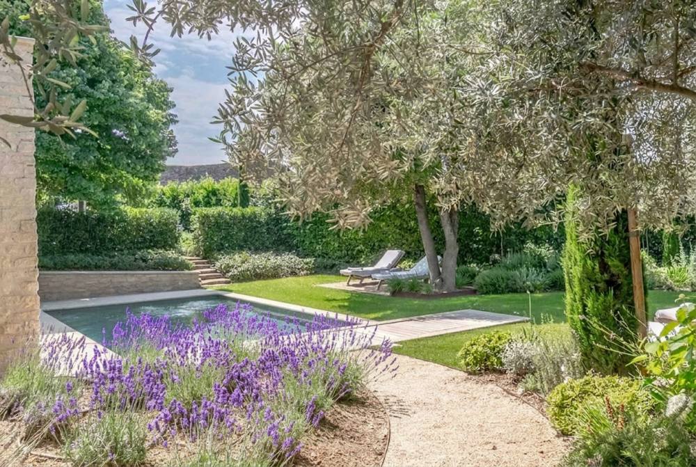 Photographs of Mas Provencal villa in Provence - Image 2 of 38