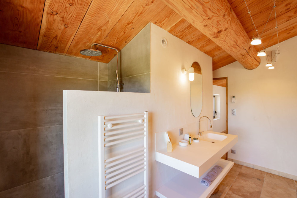 Photographs of Mas Helios villa in Provence - Image 18 of 44