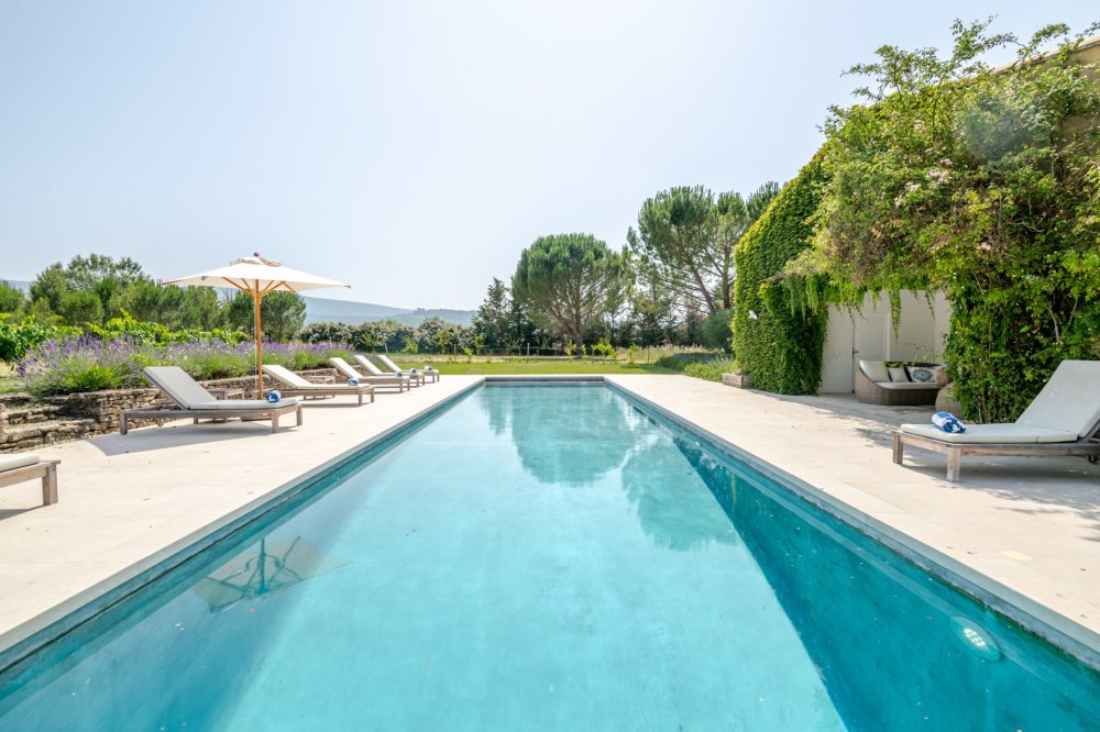 Photographs of Mas des Splendeurs villa in Provence - Image 2 of 53