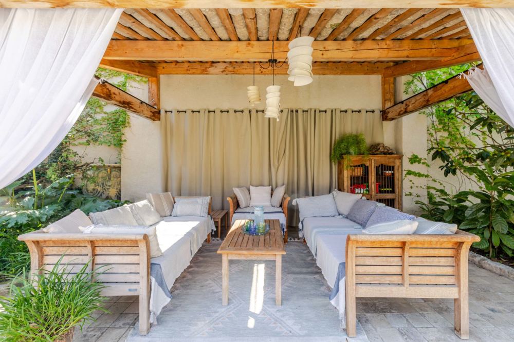 Photographs of Mas du Poète villa in Provence - Image 12 of 39