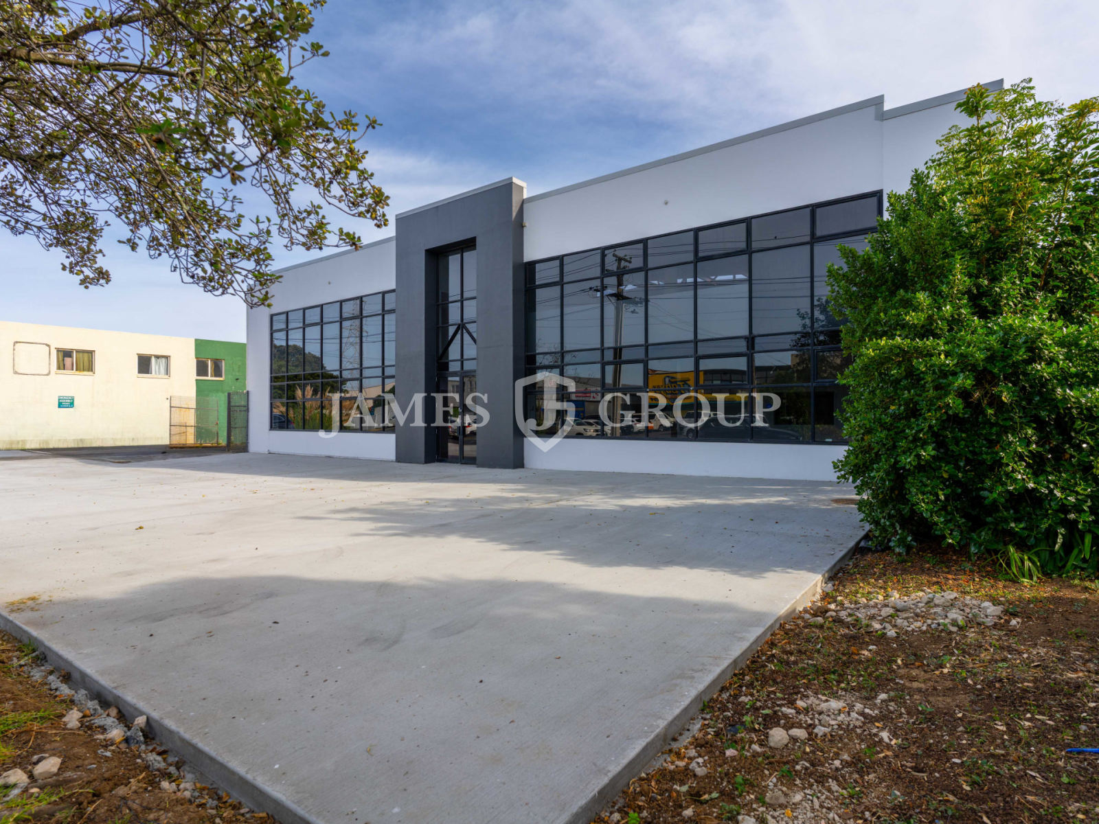 Huge Power Supply | 1,165m² Clear Span Warehouse
