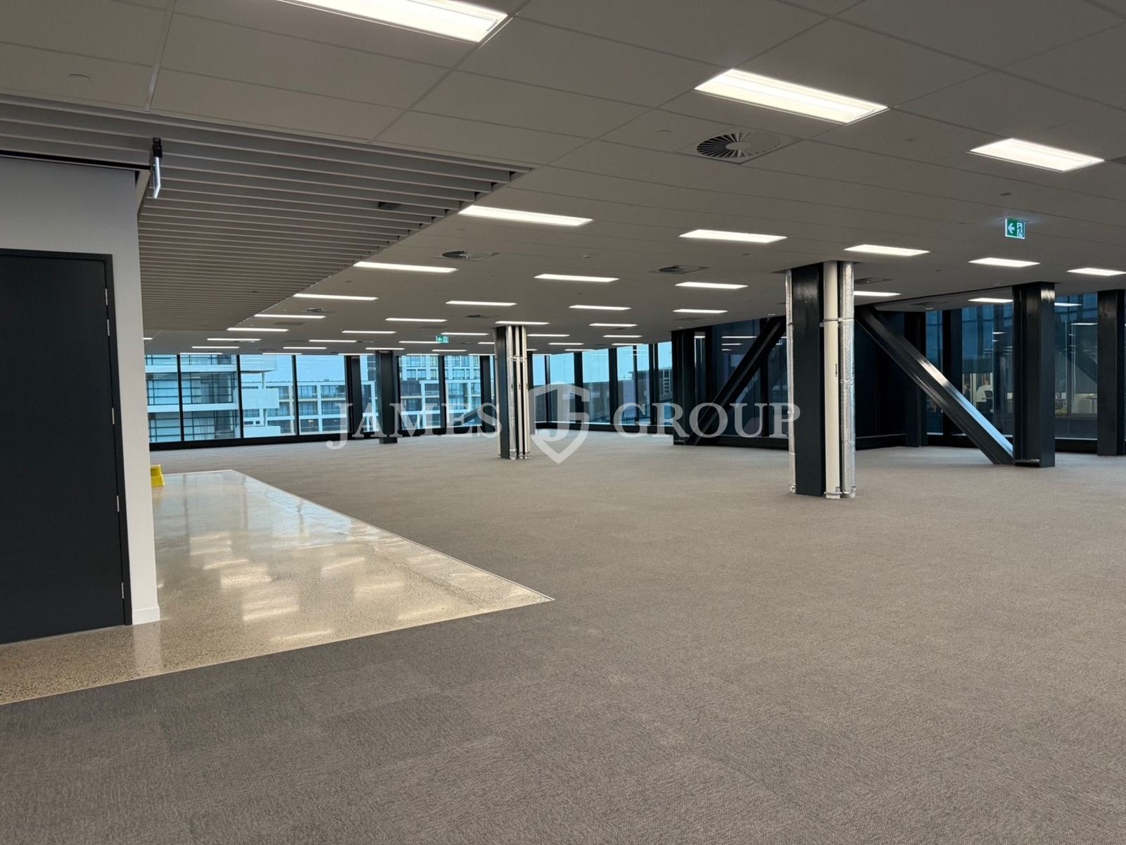 1,974m² Office With Stunning Waterfront Views