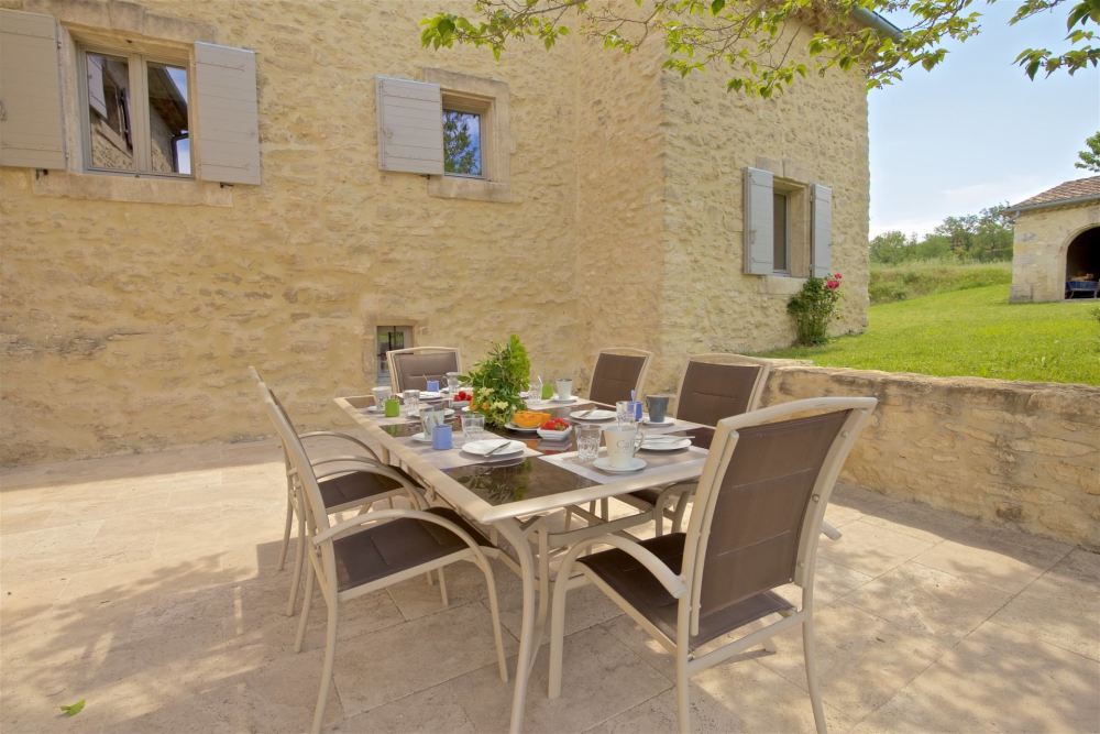 Photographs of Mas des Cerisiers villa in Provence - Image 4 of 34