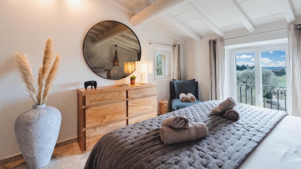 Photographs of Mas des Charmes villa in Provence - Image 25 of 39