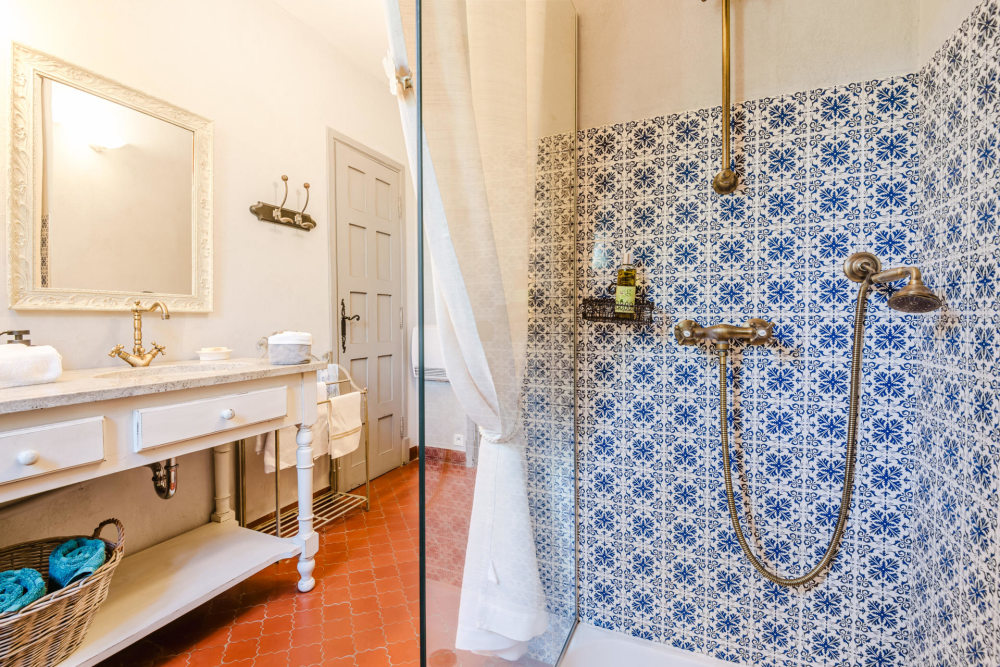 Photographs of Mas des Rocailles villa in Provence - Image 23 of 41