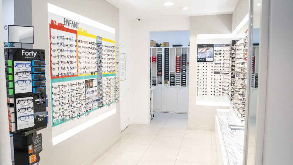 Magasin Opticien 1 avenue Secrétan 75019 PARIS intérieur