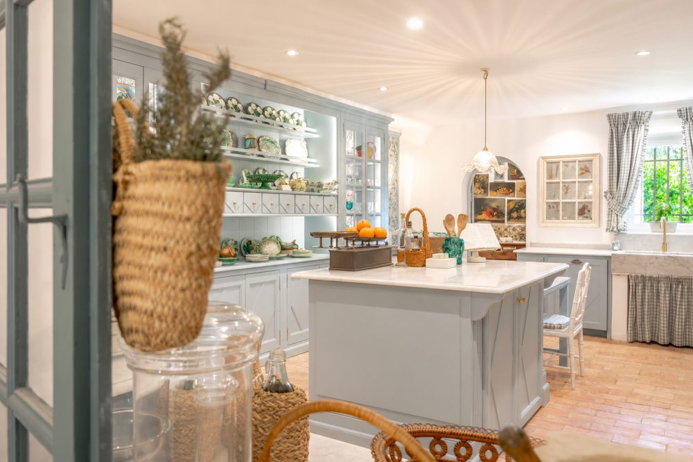 Photographs of Mas Provencal villa in Provence - Image 4 of 38
