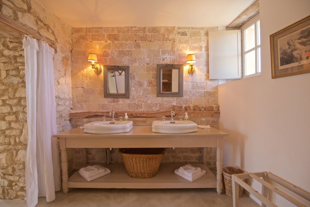 Photographs of Mas de la Galifette villa in Provence - Image 24 of 37