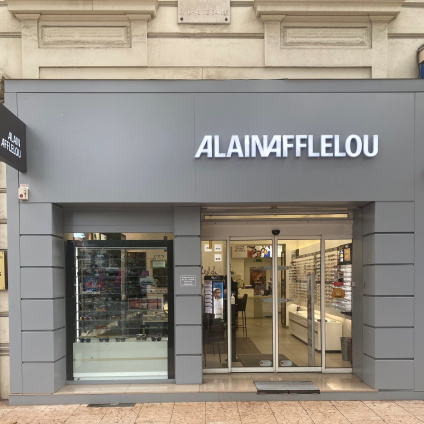 Magasin Opticien 1 place de Gaulle 06600 ANTIBES