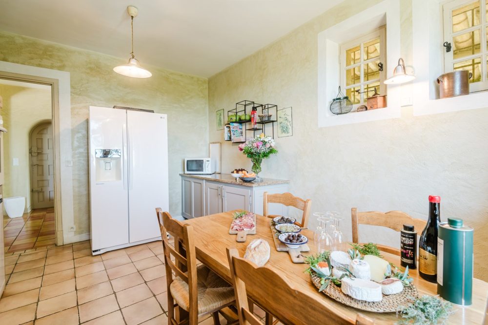Photographs of Mas des Rocailles villa in Provence - Image 10 of 41