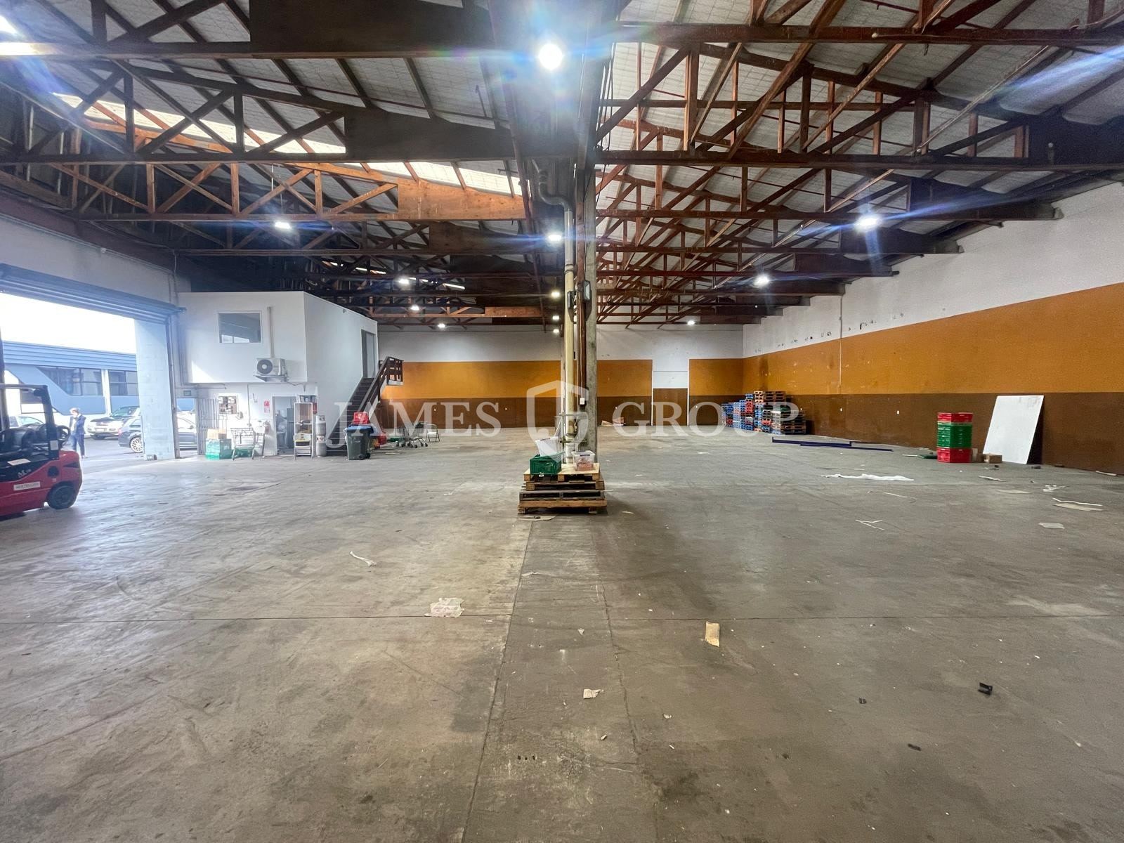 800m² High Stud Warehouse | 3 X Roller Doors