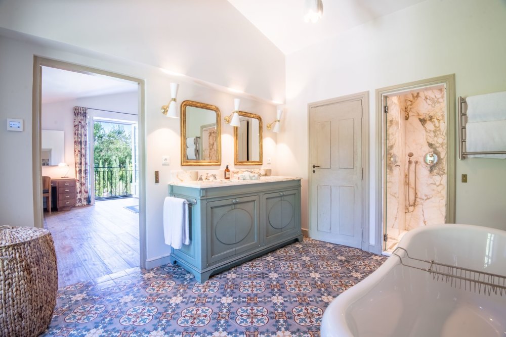 Photographs of Mas des Pierres villa in Provence - Image 22 of 60