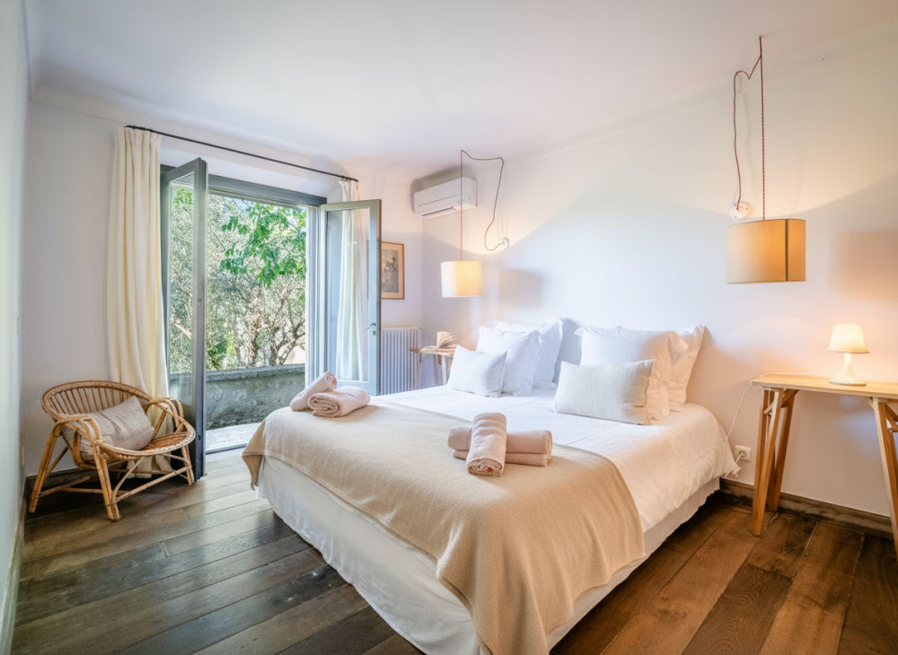 Photographs of Mas du Lac villa in Provence - Image 18 of 56