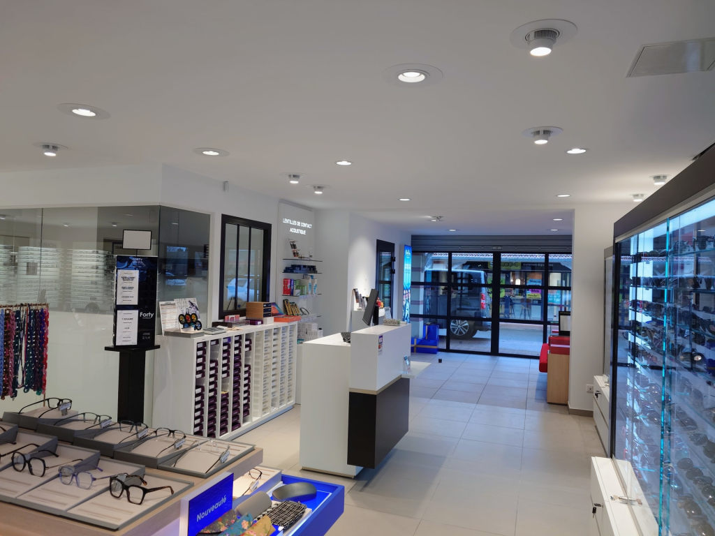 Magasin Opticien 13-15 avenue de Bordeaux 40200 MIMIZAN intérieur