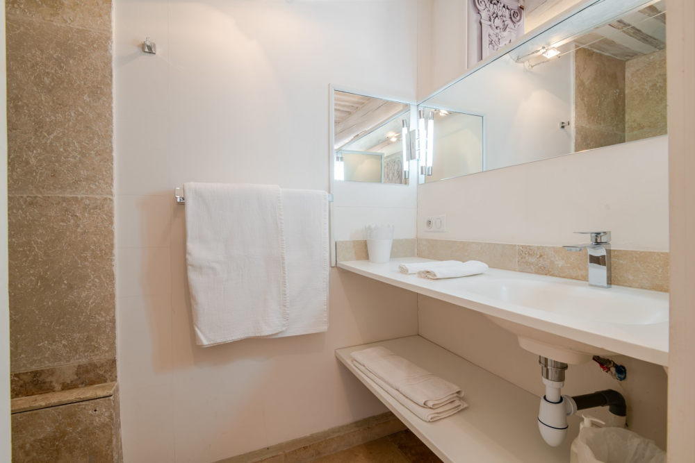 Photographs of Mas de Velorgues villa in Provence - Image 22 of 58