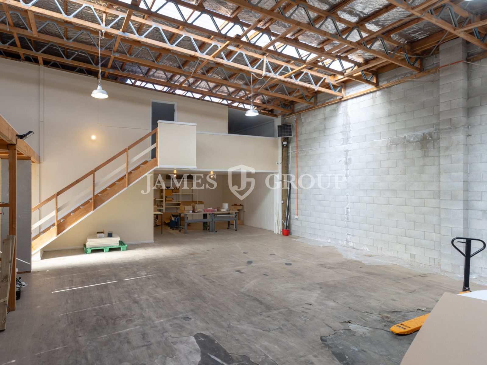 Compact Industrial Unit In Prime Avondale