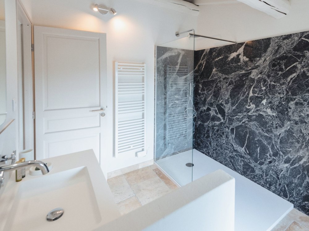 Photographs of Mas des Charmes villa in Provence - Image 29 of 39