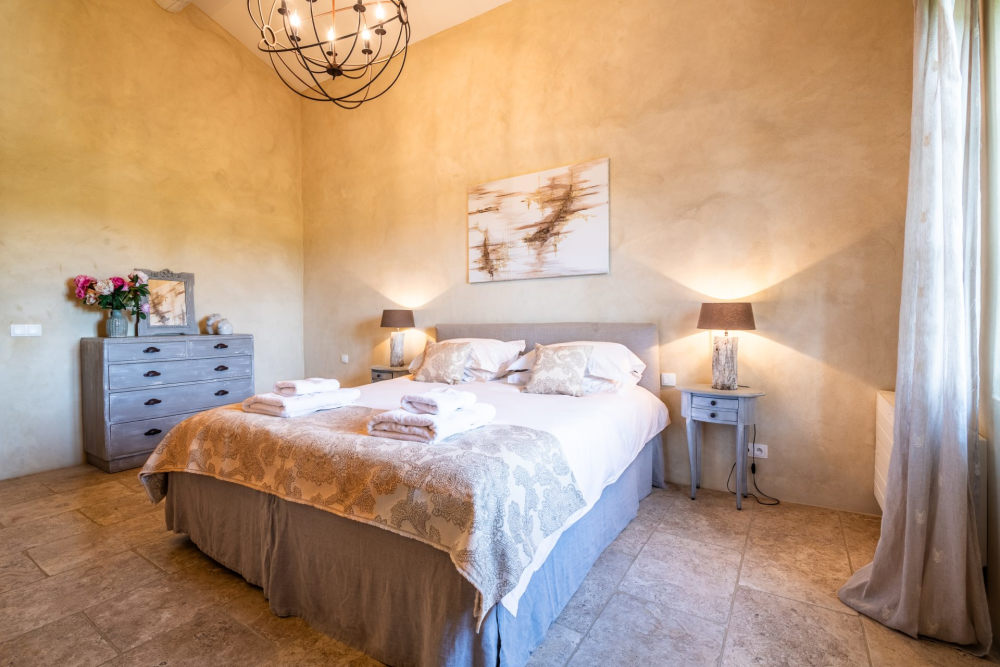 Photographs of Mas du Milan villa in Provence - Image 30 of 50