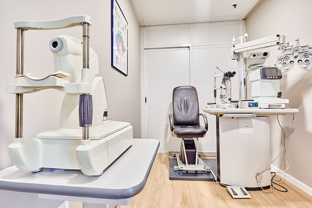 Tienda audiólogo C.C. Carrefour Plaza del Comercio 11-12 28703 San Sebastián de los Reyes interior