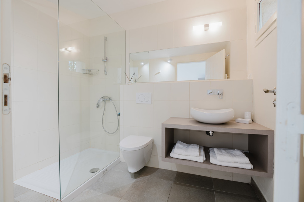 Photographs of Mas des Nénuphars villa in Provence - Image 37 of 54