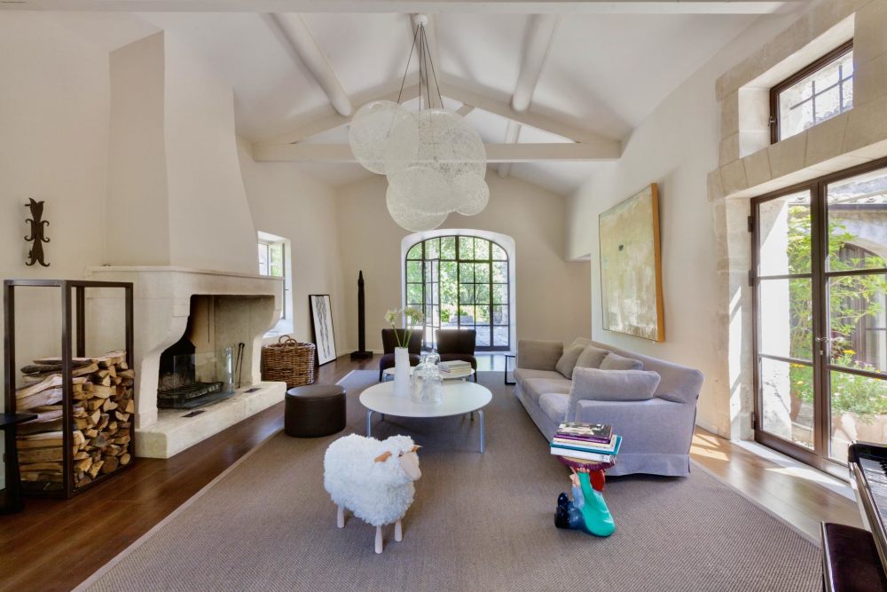 Photographs of Mas la Calade villa in Provence - Image 8 of 38