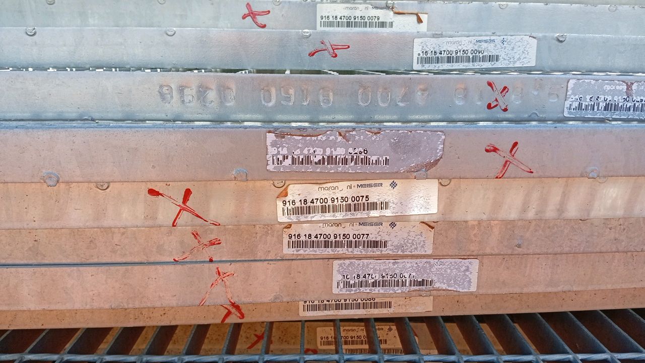 Lot of Metal Structures / Street 1 / BOX A9