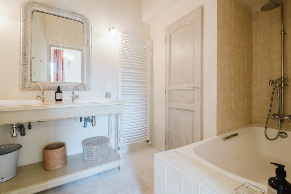 Photographs of Mas la Bergerie de Cabrieres villa in Provence - Image 34 of 56