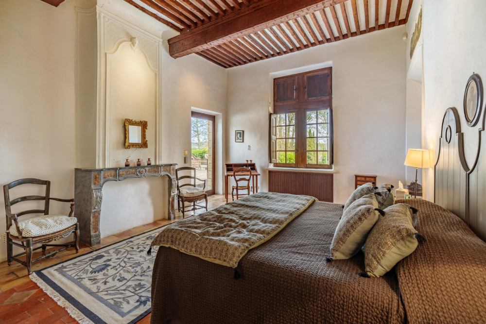 Photographs of Chateau de Sannes villa in Provence - Image 33 of 61