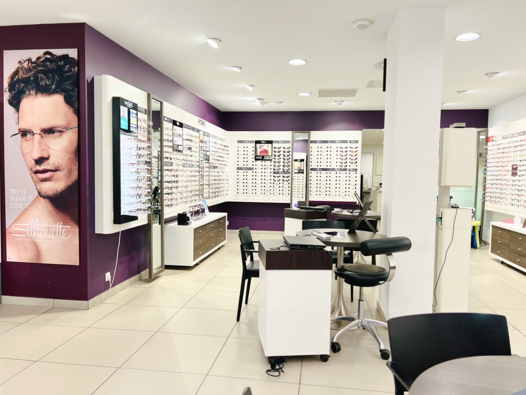 Magasin Opticien 28 place de la République 14100 LISIEUX intérieur