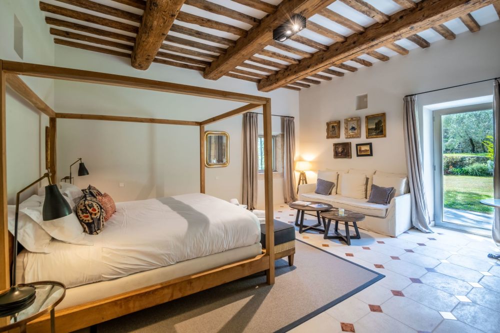 Photographs of Mas de Lacoste villa in Provence - Image 17 of 64