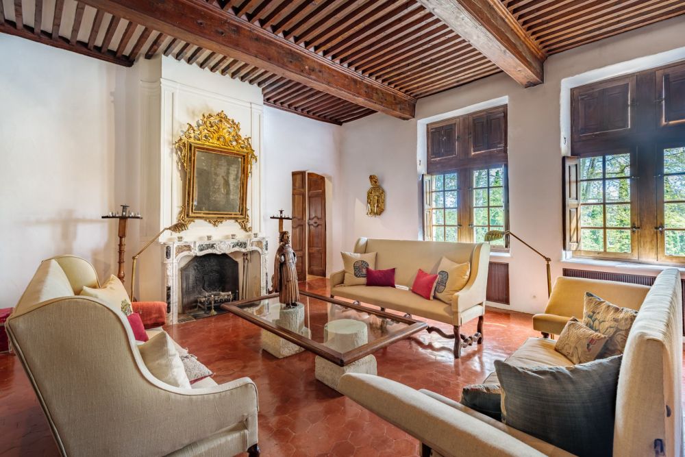 Photographs of Chateau de Sannes villa in Provence - Image 10 of 61