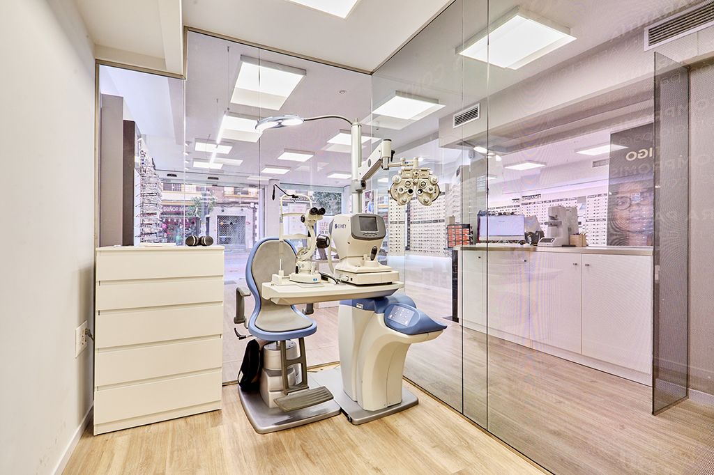 Tienda Óptico Calle Asunción 48 41011 Sevilla interior