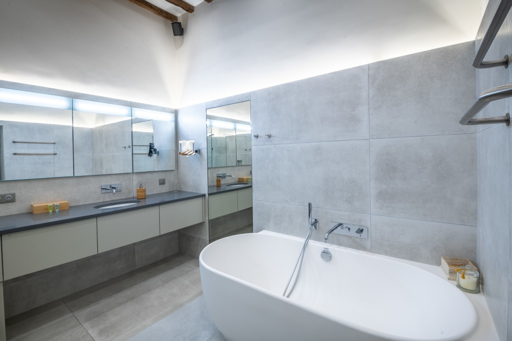 Photographs of Mas de Lacoste villa in Provence - Image 18 of 64