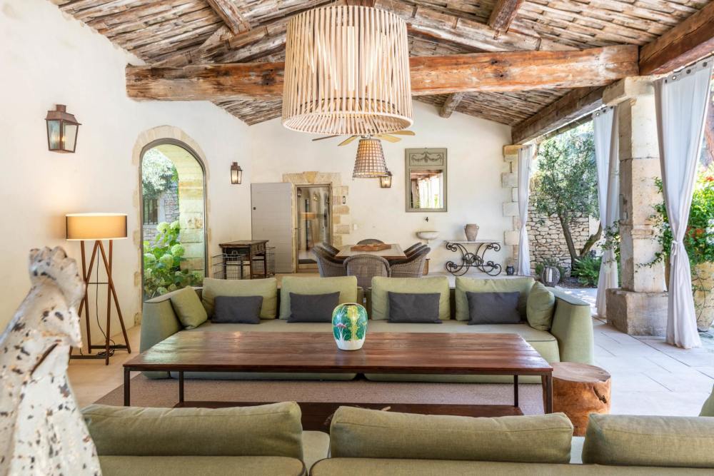 Photographs of Mas de Lacoste villa in Provence - Image 37 of 64