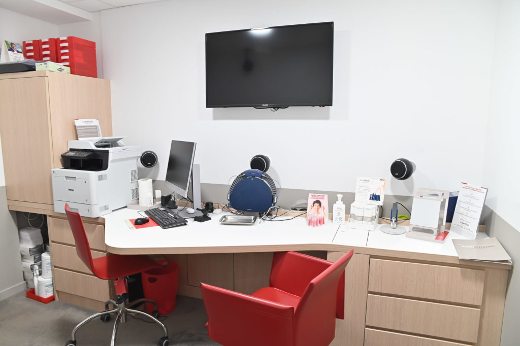 Magasin audioprothesiste 9 place Duclos 22100 DINAN intérieur
