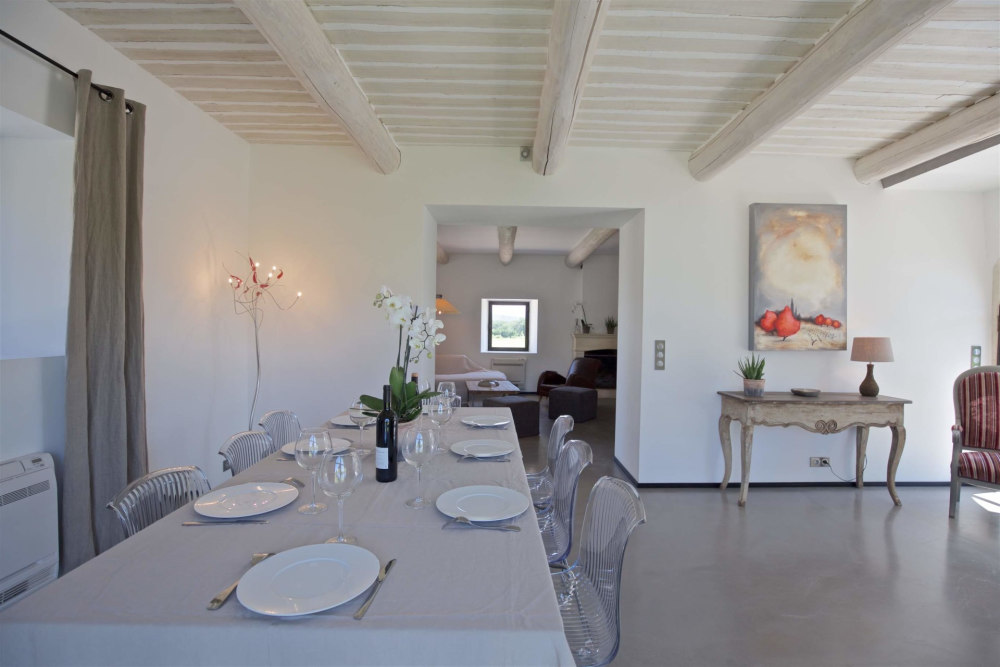 Photographs of Mas des Platanes villa in Provence - Image 10 of 36