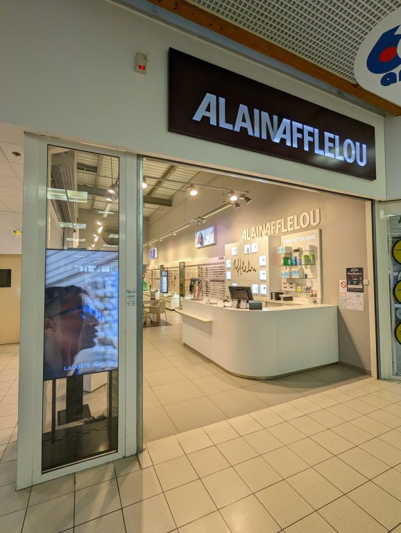 Magasin Opticien C.C. Carrefour Market 14150 OUISTREHAM extérieur
