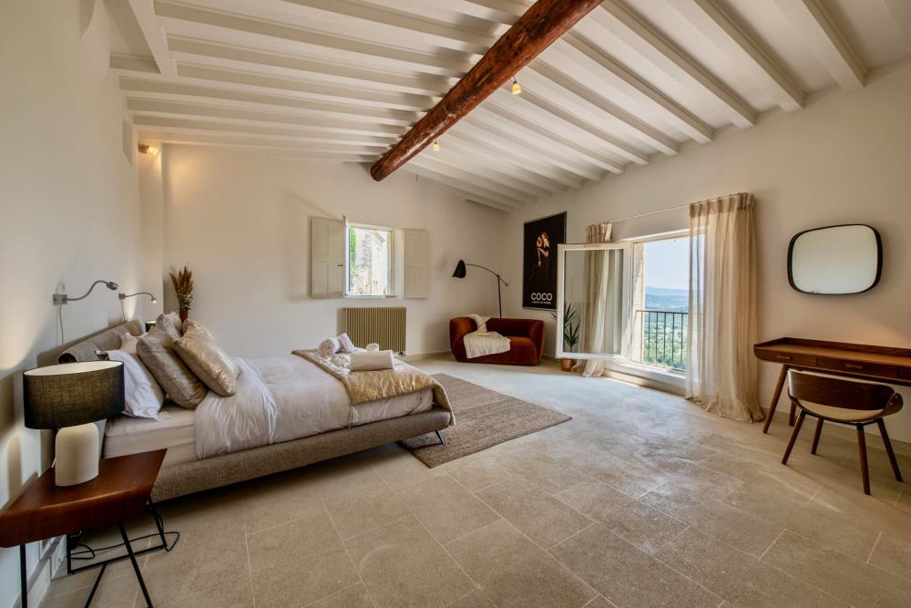 Photographs of Mas de la Reine villa in Provence - Image 20 of 41