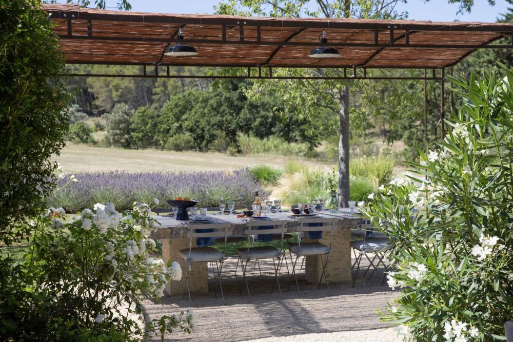 Photographs of Mas des Peintres villa in Provence - Image 4 of 46