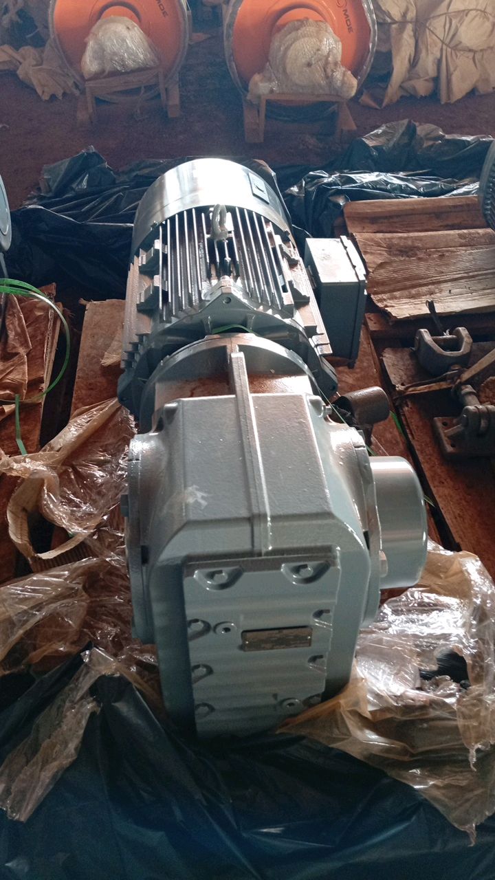 SEW-EURODRIVE 37.91 kW gearmotor