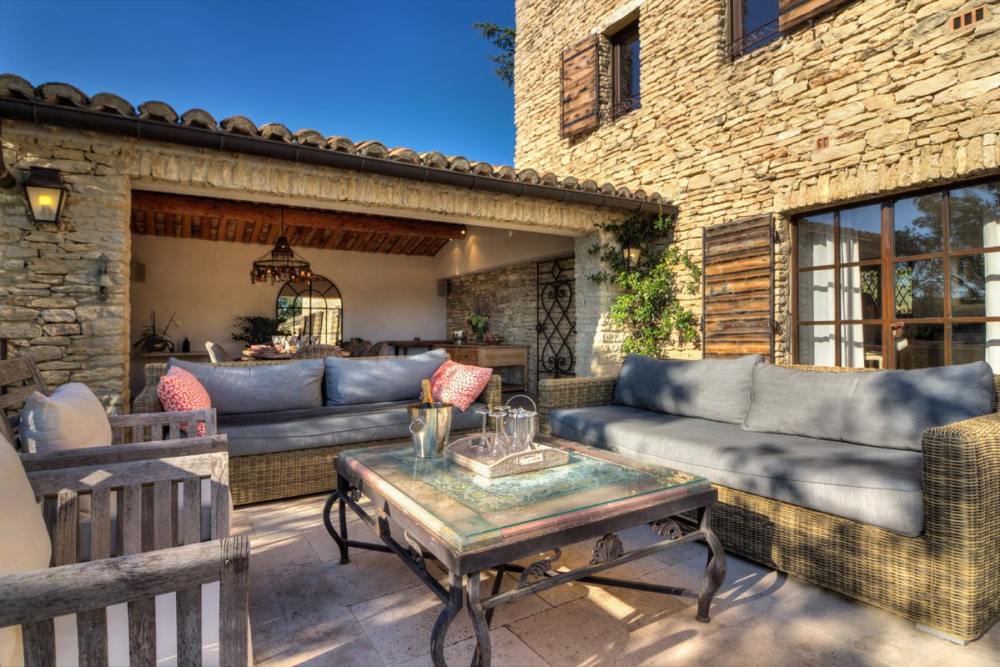 Photographs of Mas de Bellecour villa in Provence - Image 12 of 37