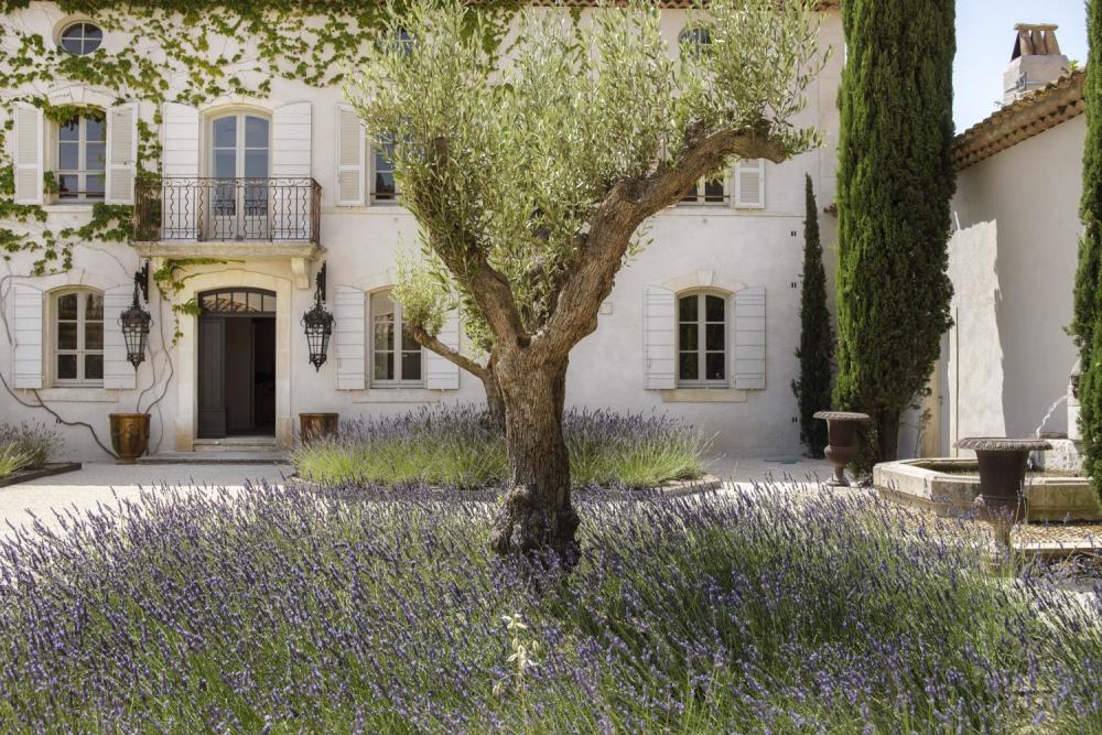 Photographs of Bastide de Coussoul villa in Provence - Image 2 of 41